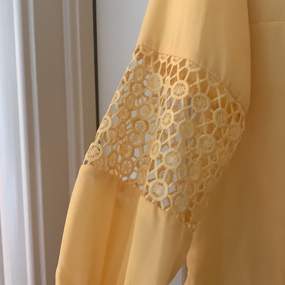 Massini yellow blouse, size small - Picture 3 of 4